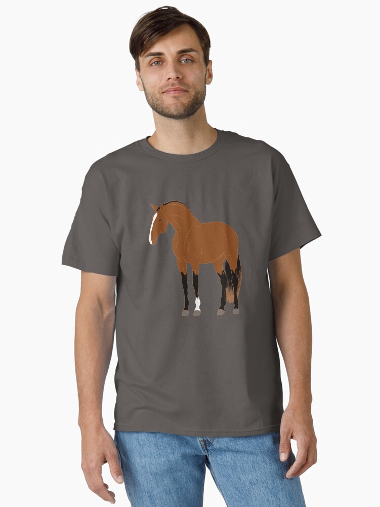 Aperçu 1 sur 7. T-shirt classique avec l'œuvre Cheval Alter Real, dessin cheval bai, cheval ibérique, races de chevaux du Portugal créée et vendue par WebEquitation.