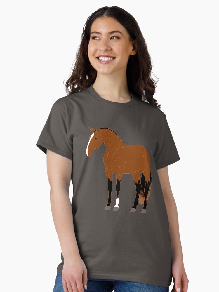 Aperçu 2 sur 7. T-shirt classique avec l'œuvre Cheval Alter Real, dessin cheval bai, cheval ibérique, races de chevaux du Portugal créée et vendue par WebEquitation.