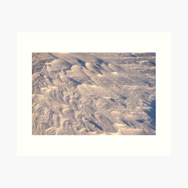 Artikelvorschau, Kühler Wind geformter Schnee abstrakt entworfen und verkauft von Georgia Mizuleva.