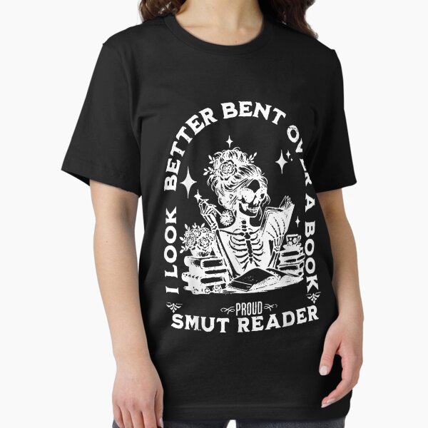 Aperçu de l'œuvre T-shirt humoristique « Je suis mieux penché sur un livre » - Je suis mieux penché sur un livre créée et vendue par MangaMannia.