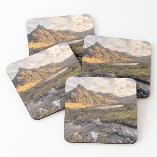 Artikelvorschau, Goldene Stunde am Tryfan – die majestätischen Berge von Wales entworfen und verkauft von Nick Tsiatinis Photography.