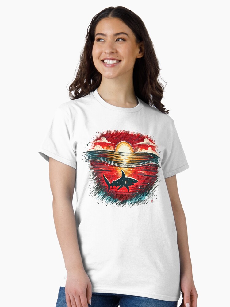 Aperçu 2 sur 7. T-shirt classique avec l'œuvre Furtif. créée et vendue par Vinidal.
