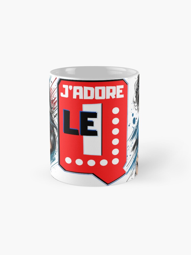 Aperçu 4 sur 6. Mug à café avec l'œuvre J'ADORE LE Q. créée et vendue par Vinidal.