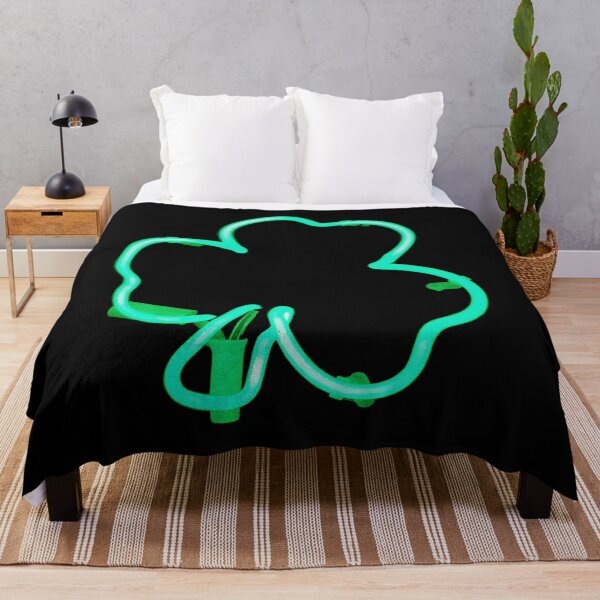 Aperçu de l'œuvre Paddys Day, Neon Irish Shamrock créée et vendue par badlydrawnbabe.