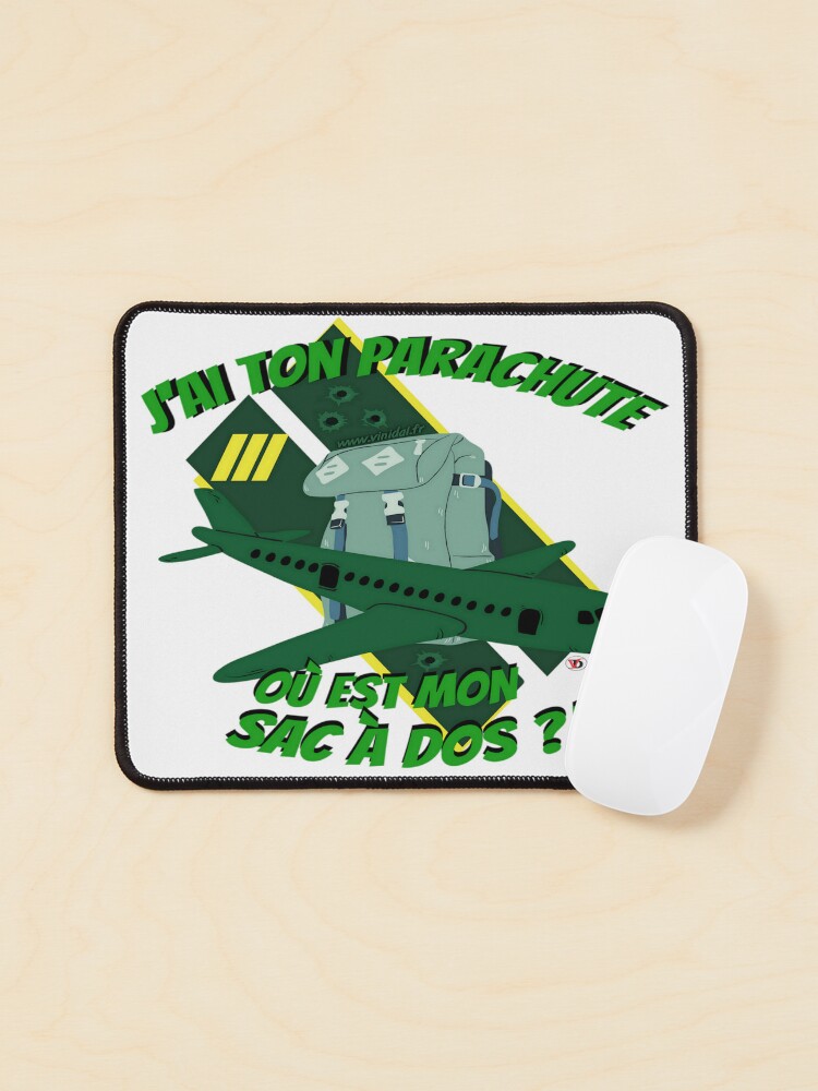 Aperçu 1 sur 5. Tapis de souris avec l'œuvre J'ai ton parachute. créée et vendue par Vinidal.