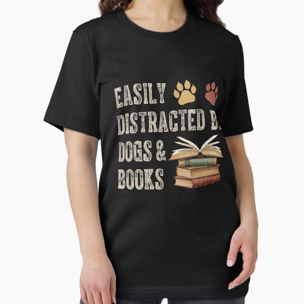 Artikel-Vorschau von Leicht durch Hunde und Bücher ablenkbar. Lustiges Geschenk für Buchliebhaber und Hundeliebhaber. Leser, Hunde und Bücher, designt und verkauft von MotivaChic.