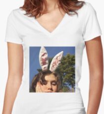 Clairo Photo Women's Fitted V-Neck T-Shirt