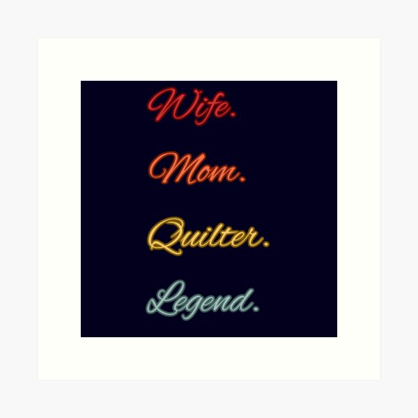 Aperçu de l'œuvre Légende de la couturière épouse-maman - Citation de quilting rétro - Quilting Lover créée et vendue par Wiss2Arts.
