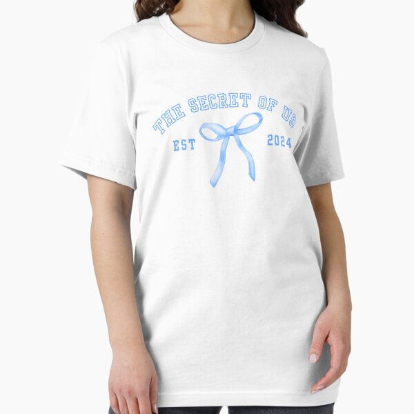 Vista previa del artículo con la obra «Camiseta de Gracie Abrams El secreto de nosotros, sudadera universitaria», diseñado y vendido por Bits & Bops Boutique.