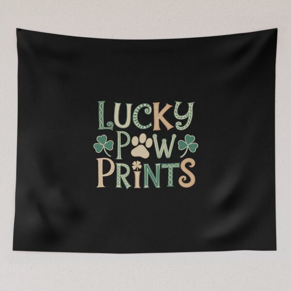 Artikelvorschau, Lucky Paw Prints Shirt – Süßes St. Patrick’s Day Hunde- und Katzen-T-Shirt – Kleeblatt-Design für Tierliebhaber entworfen und verkauft von lorvenson.
