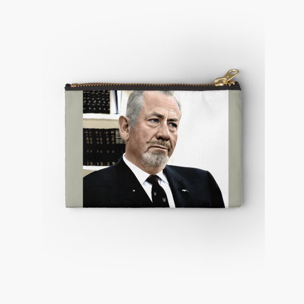 Artikelvorschau, John Steinbeck im Weißen Haus im Jahr 1966 entworfen und verkauft von PatSeg Photos.