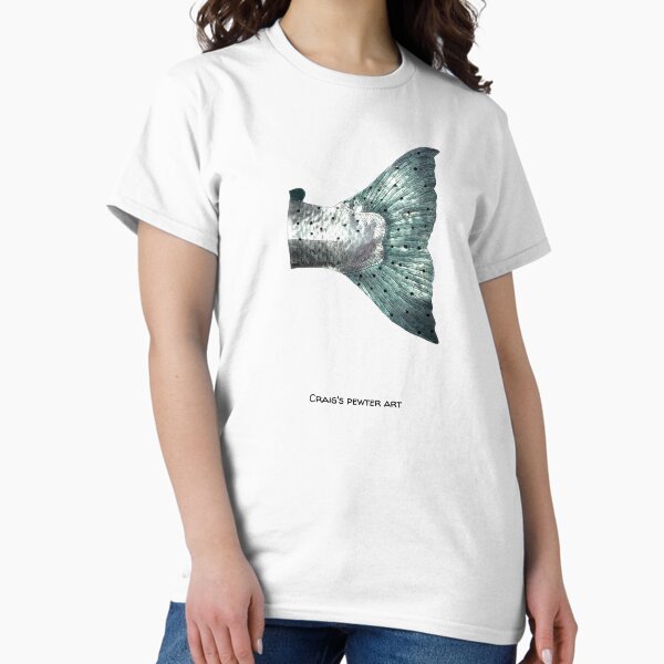 Vista previa del artículo con la obra «Camiseta de pesca con mosca con cola de trucha marina», diseñado y vendido por CES Tees.