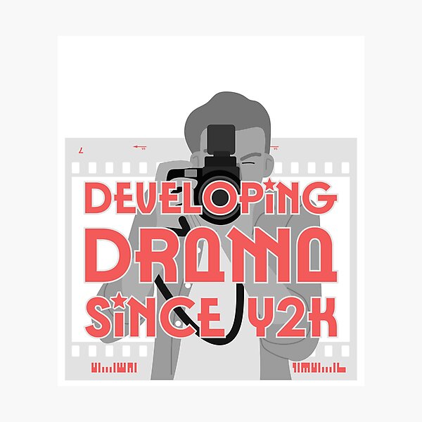 Artikel-Vorschau von Drama-Entwicklung seit dem Jahr 2000, designt und verkauft von Foto Merch.