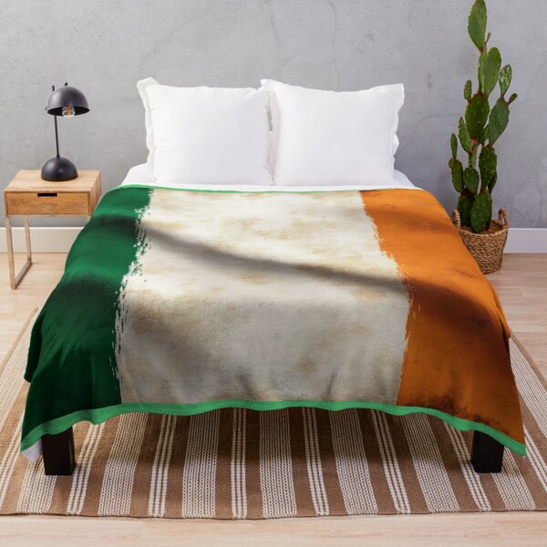 Artikelvorschau, Distressed Irische Flagge – Vintage Grunge Irland Flagge Kunst entworfen und verkauft von WallArt01.