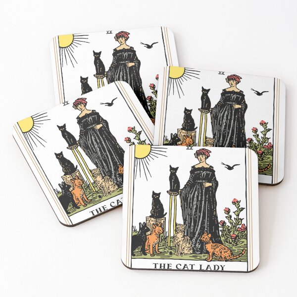 Aperçu de l'œuvre La carte de tarot de la dame aux chats, T-shirt vintage gothique pour femme avec chat et maman créée et vendue par Wear the Art.