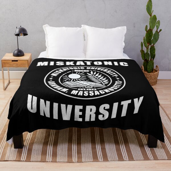 Artikelvorschau, Miskatonic Universität // Arkham, Massachusetts entworfen und verkauft von Scaryzz.