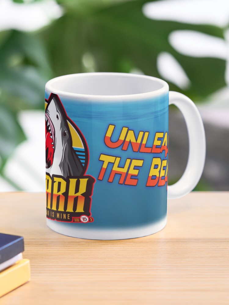 Aperçu 1 sur 6. Mug à café avec l'œuvre Été 11. Shark The Ocean Is Mine. créée et vendue par Vinidal.