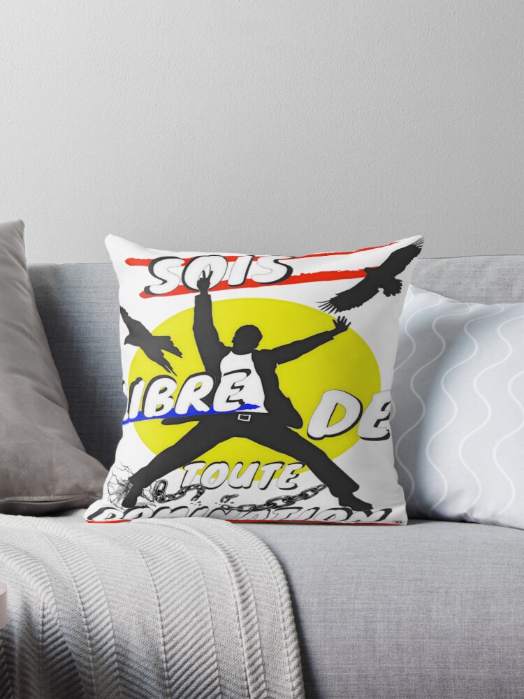 Aperçu 1 sur 4. Coussin avec l'œuvre Sois libre de toute domination. créée et vendue par Vinidal.
