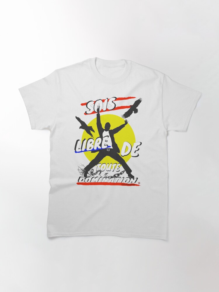 Aperçu 3 sur 7. T-shirt classique avec l'œuvre Sois libre de toute domination. créée et vendue par Vinidal.