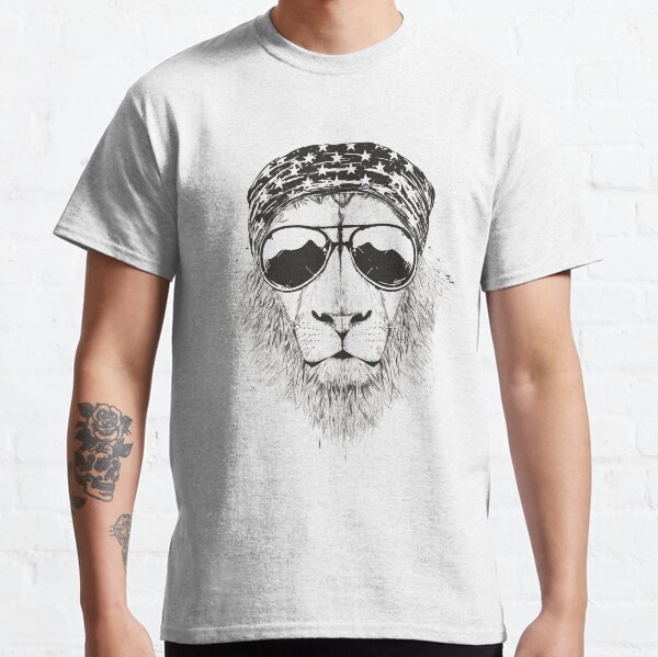 Wild lion (bw) Classic T-Shirt