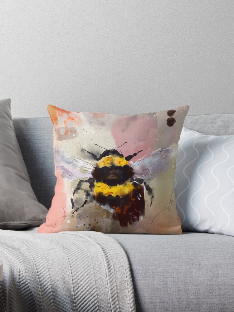 Aperçu 1 sur 4. Coussin avec l'œuvre Les abeilles bourdonnent créée et vendue par Macy-LeighArt.