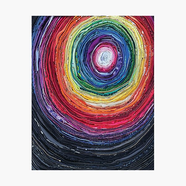 Aperçu de l'œuvre Collage artistique circulaire en fibre arc-en-ciel créée et vendue par KabloomCraftArt.