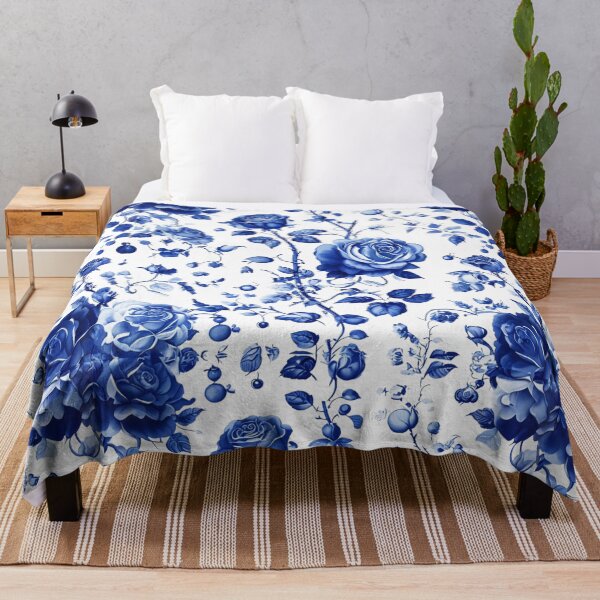 Artikelvorschau, Blaue Chinoiserie Blaue und weiße Blumenrosen entworfen und verkauft von CreatedbyKandJ.