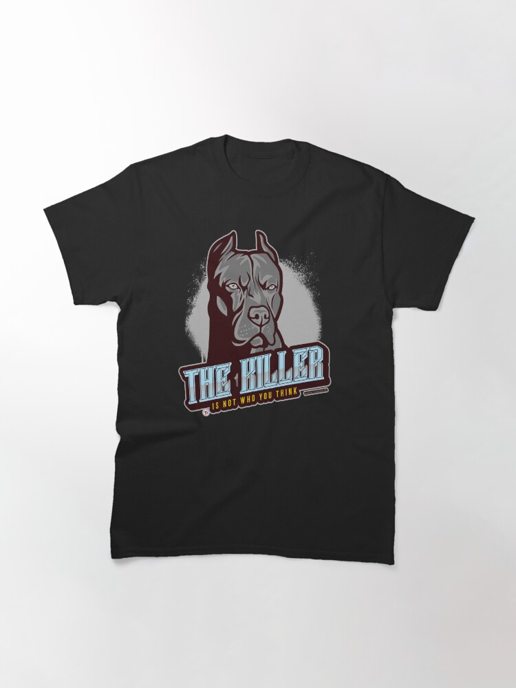 Aperçu 3 sur 7. T-shirt classique avec l'œuvre Anar-18-THE KILLER. créée et vendue par Vinidal.