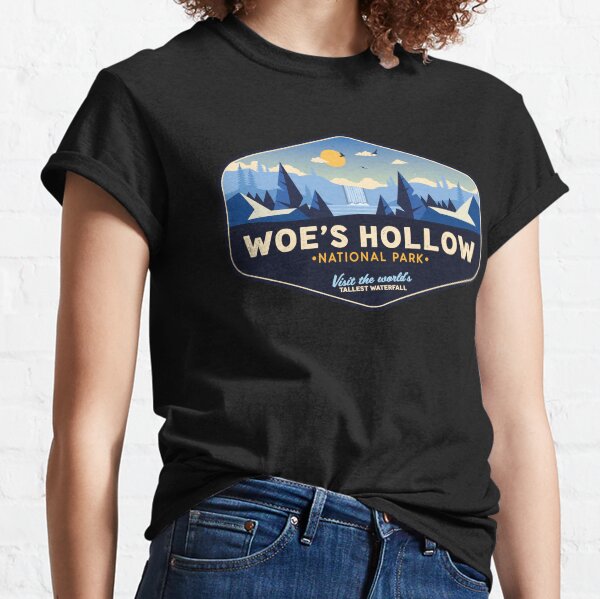 Aperçu de l'œuvre T-shirt du parc national de Woe’s Hollow – Design parodique minimaliste inspiré de Severance créée et vendue par magrodanny.
