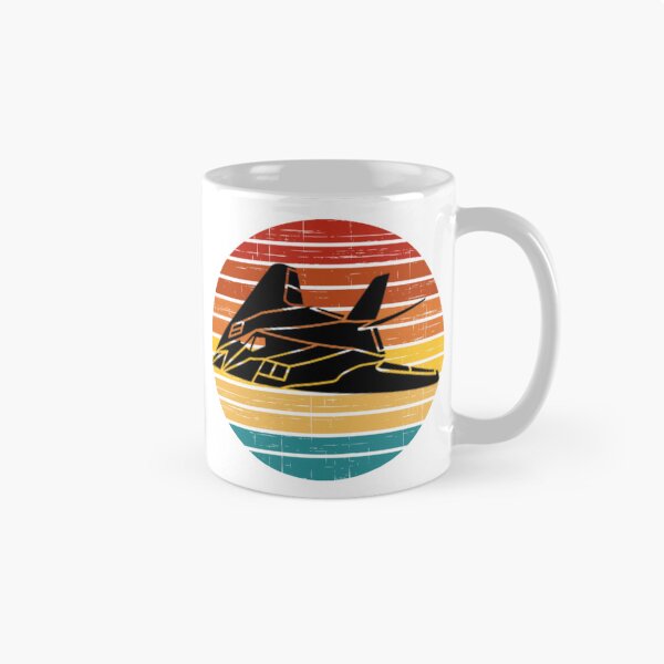 Aperçu de l'œuvre Coucher de soleil rétro du F-117 Nighthawk créée et vendue par BarracksWear.