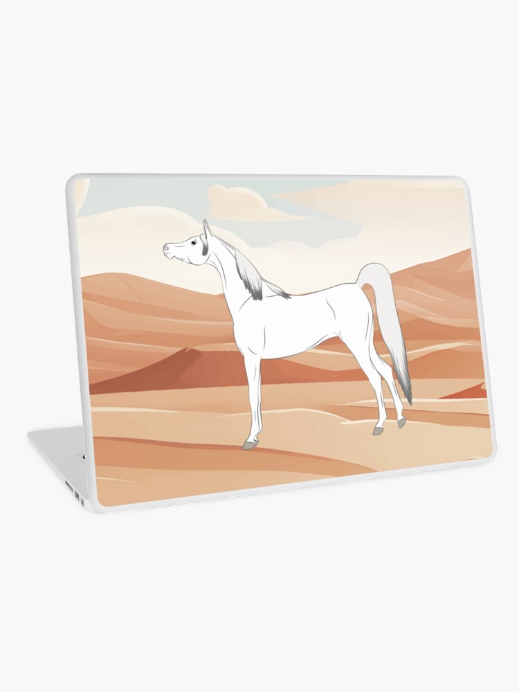 Aperçu 1 sur 2. Skin adhésive d'ordinateur avec l'œuvre Cheval Arabe, cheval gris sur un fond de paysage, cheval oriental, races de chevaux de l'Arabie Saoudite créée et vendue par WebEquitation.