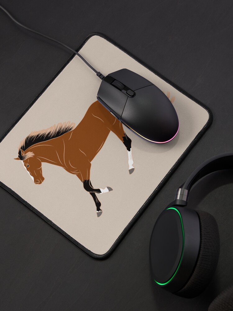 Aperçu 4 sur 5. Tapis de souris avec l'œuvre Cheval Barbe, dessin cheval bai, cheval de selle, races de chevaux du Maroc créée et vendue par WebEquitation.