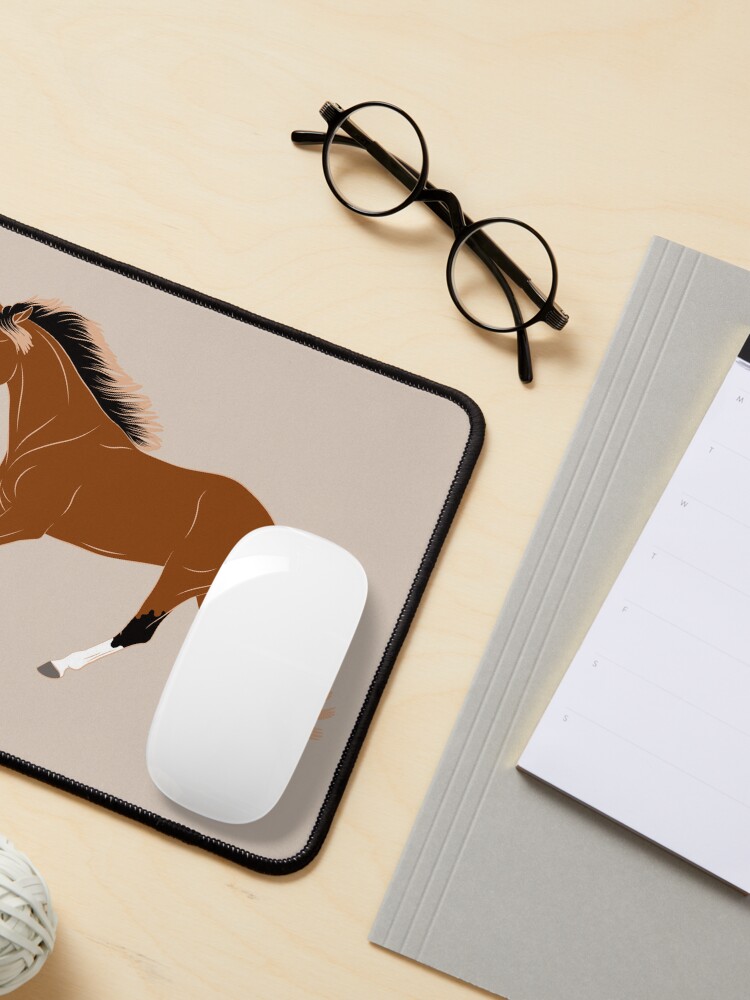 Aperçu 3 sur 5. Tapis de souris avec l'œuvre Cheval Barbe, dessin cheval bai, cheval de selle, races de chevaux du Maroc créée et vendue par WebEquitation.