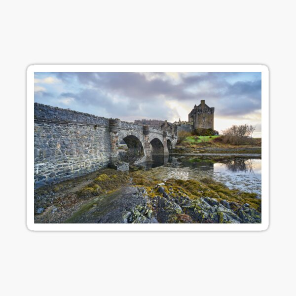 Artikel-Vorschau von Eilean Donan Castle, designt und verkauft von Theonebespoke.