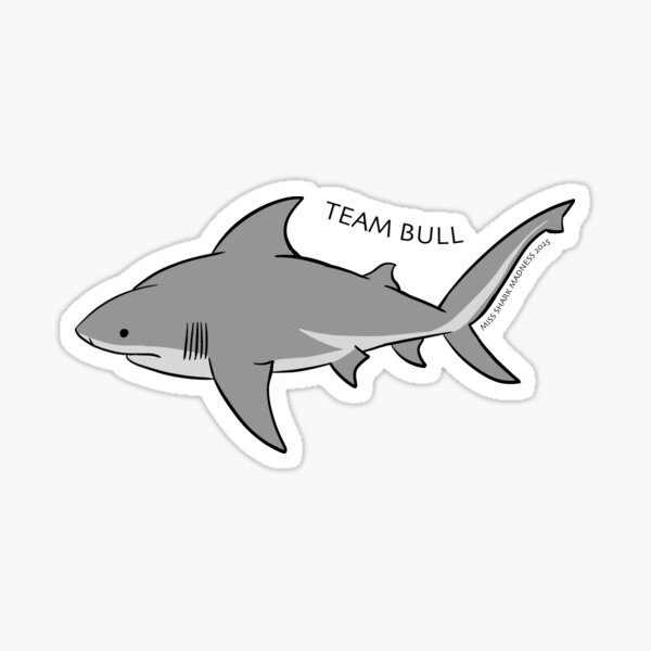 Vista previa del artículo con la obra «Equipo Bull: Miss Shark Madness 2025», diseñado y vendido por MISSElasmo.