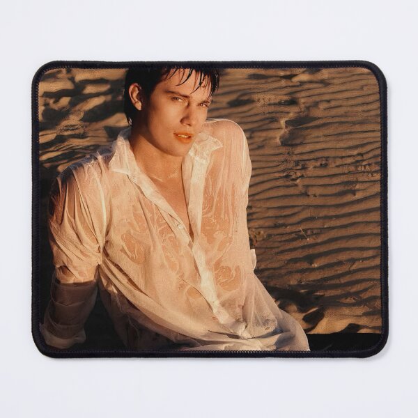 Vista previa del artículo con la obra «nicholas galitzine en la playa», diseñado y vendido por sarzerdesigns.
