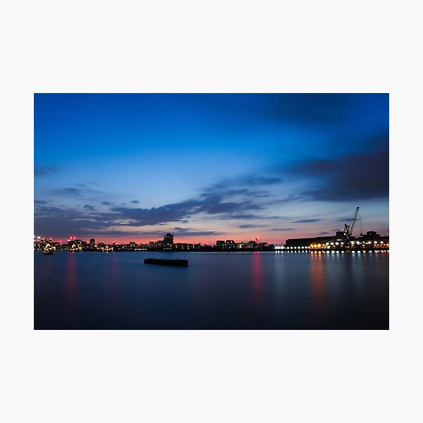 Artikel-Vorschau von Industrielle Themse - Thames Barrier, designt und verkauft von walkuponacloud.