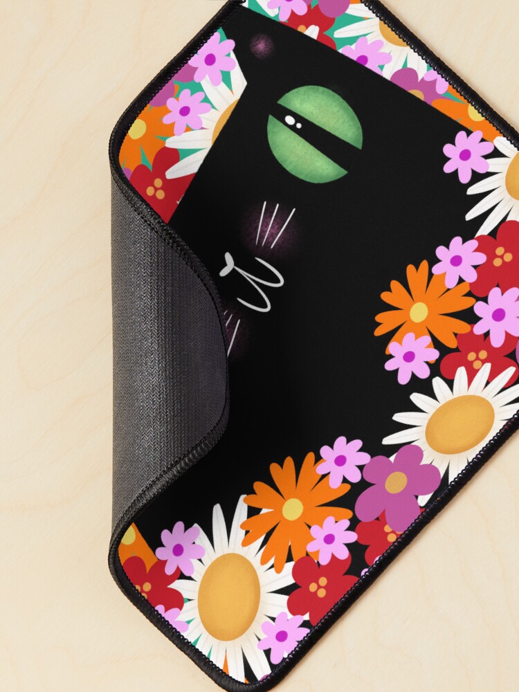 Aperçu 2 sur 5. Tapis de souris avec l'œuvre Fleurs de printemps du chat noir créée et vendue par gal-art.