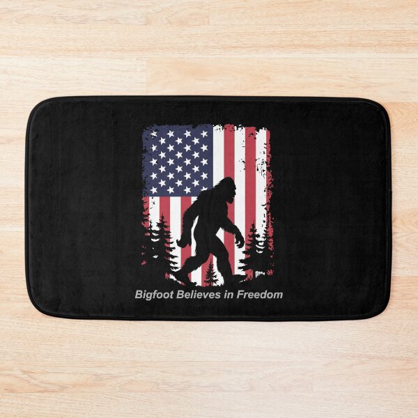 Artikelvorschau, Patriotische Bigfoot-amerikanische Flaggengrafik entworfen und verkauft von CJC Designs.
