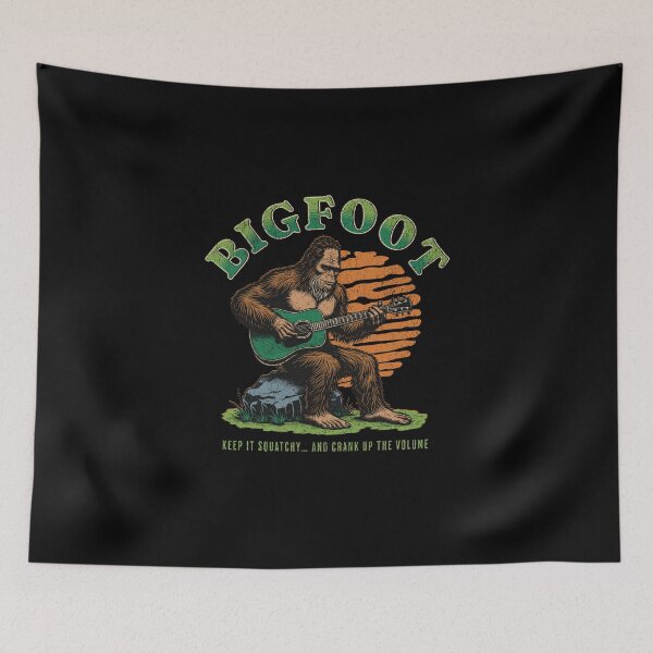 Artikelvorschau, Bigfoot spielt Gitarre Keep It Squatchy entworfen und verkauft von CJC Designs.