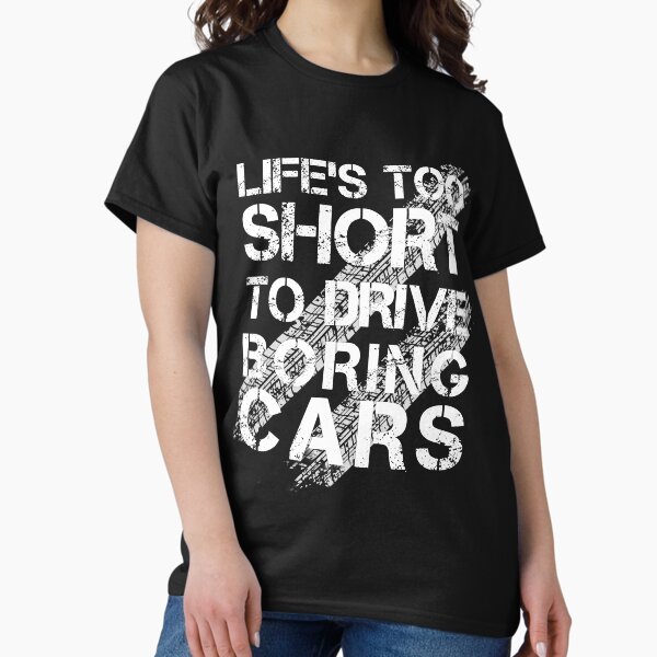 Vista previa del artículo con la obra «La vida es demasiado corta para conducir coches aburridos», diseñado y vendido por itsHoneytree.