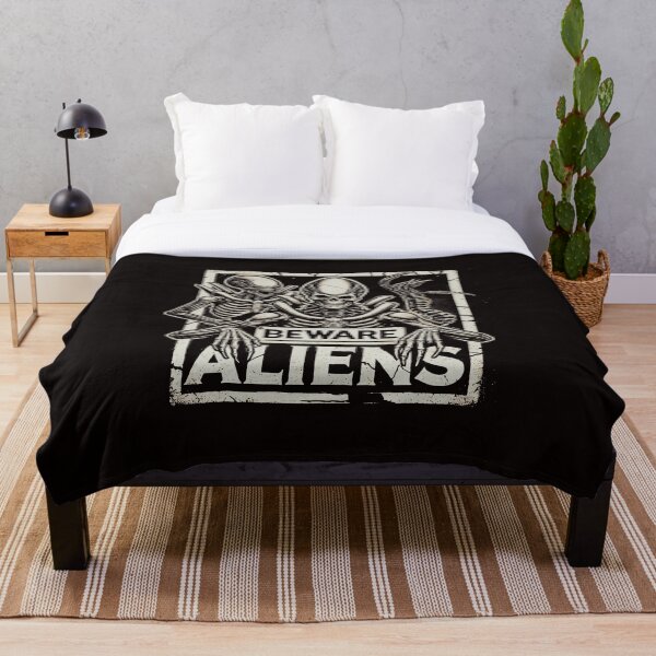 Artikelvorschau, Vorsicht vor Aliens – Dunkle Sci-Fi-Horror-Skelettkunst entworfen und verkauft von GlowUpDesign.