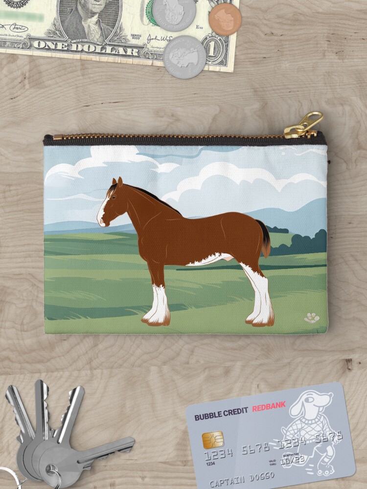 Aperçu 3 sur 4. Pochette avec l'œuvre Cheval Clydesdale, cheval bai sur un fond de paysage, cheval de trait, races de chevaux du Royaume Uni créée et vendue par WebEquitation.