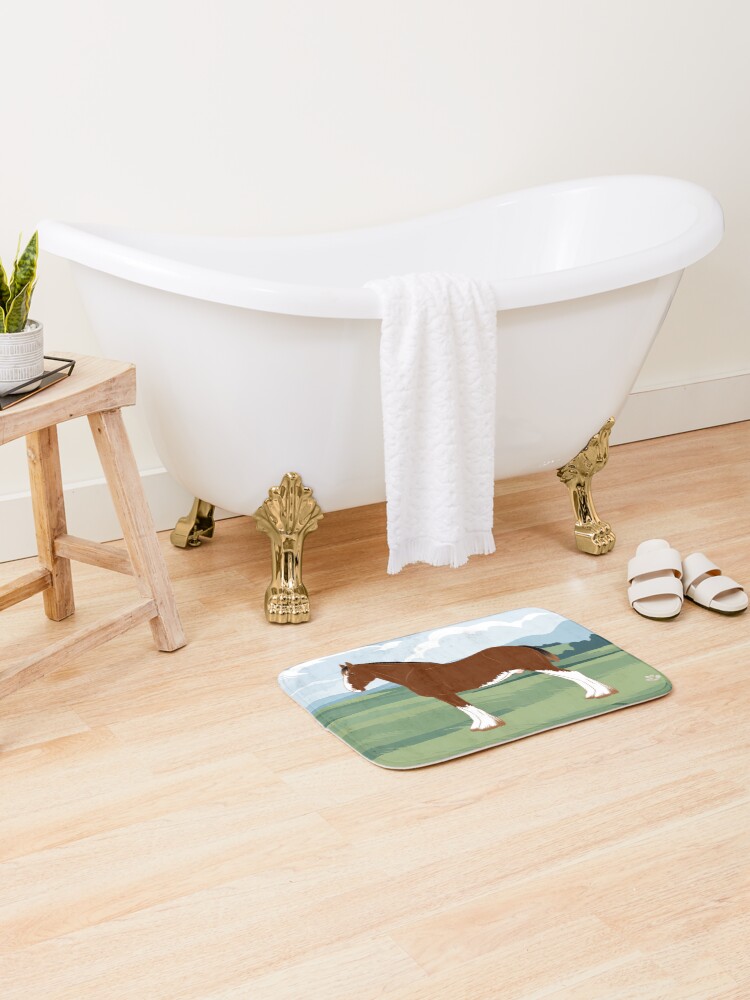 Aperçu 1 sur 6. Tapis de bain avec l'œuvre Cheval Clydesdale, cheval bai sur un fond de paysage, cheval de trait, races de chevaux du Royaume Uni créée et vendue par WebEquitation.