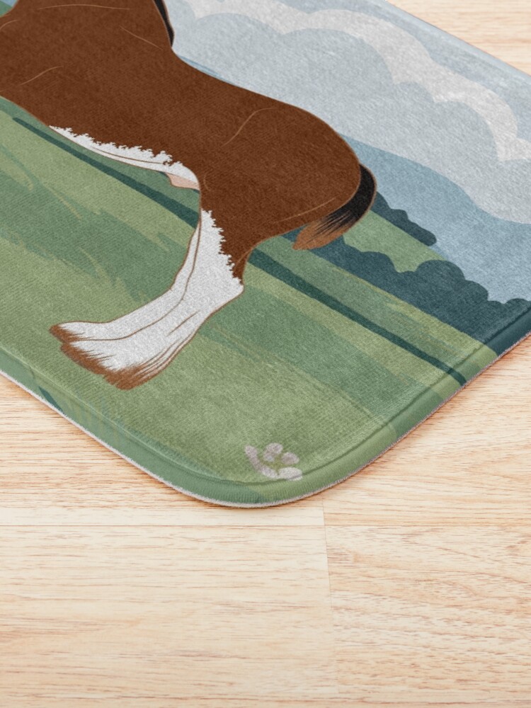 Aperçu 3 sur 6. Tapis de bain avec l'œuvre Cheval Clydesdale, cheval bai sur un fond de paysage, cheval de trait, races de chevaux du Royaume Uni créée et vendue par WebEquitation.