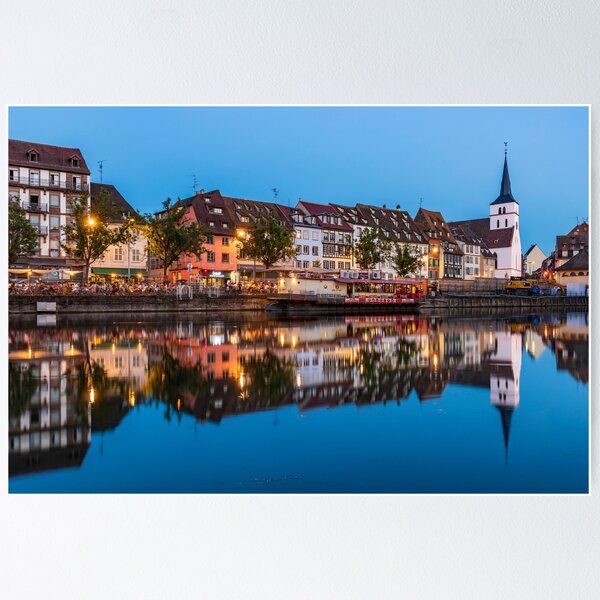 L'Ill et le quai des Pêcheurs la nuit à Strasbourg Poster