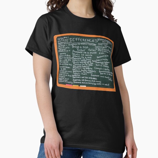 Vista previa del artículo con la obra «Diferencias entre católicos y protestantes - Derry Girls», diseñado y vendido por Melty Shirts.