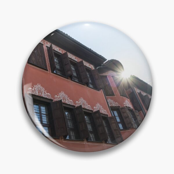 Artikelvorschau, Altstadt von Plovdiv. Wunderschönes Georgiadi-Herrenhaus mit Sonnenstrahlen entworfen und verkauft von Georgia Mizuleva.