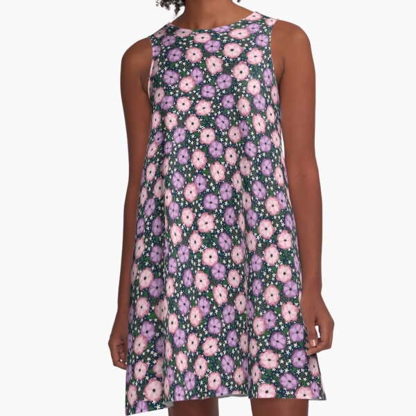 Vista previa del artículo con la obra «Flores rosas y moradas con mini margaritas», diseñado y vendido por spoonlessmarket.
