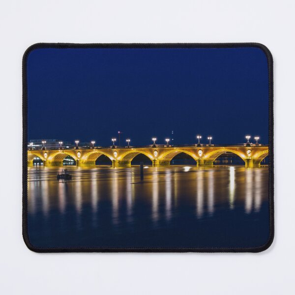 Aperçu de l'œuvre Élégance Illuminée - Pont de Pierre, Bordeaux créée et vendue par Aure50.